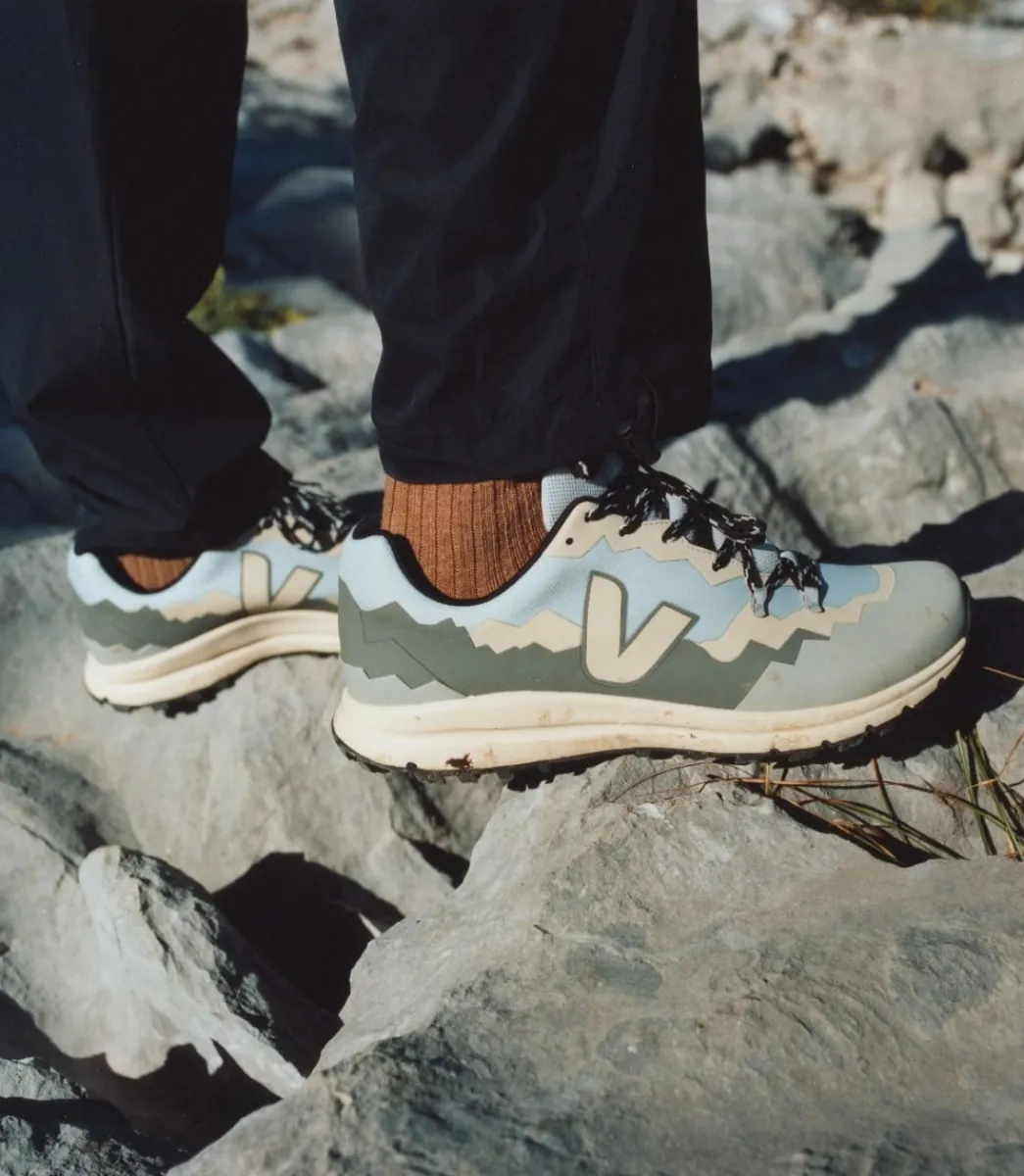 FITZ ROY LIGHT TREK-SHELL SHARK ALMOND>VEJA New