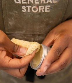 PROTECTING LEATHER BALM X ACT OF CARING>VEJA Shop