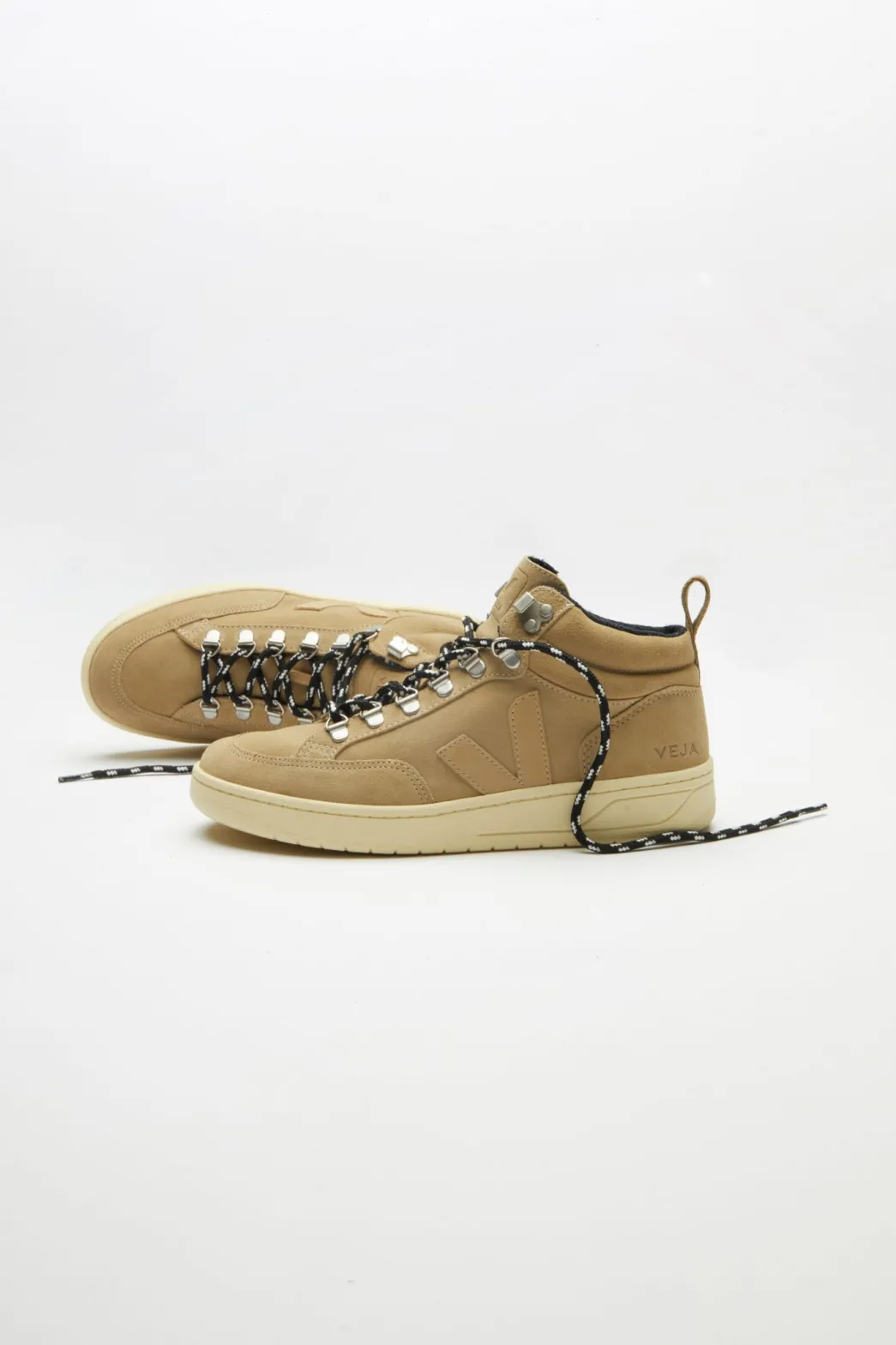 RORAIMA SUEDE DUNE ALMOND>VEJA Flash Sale