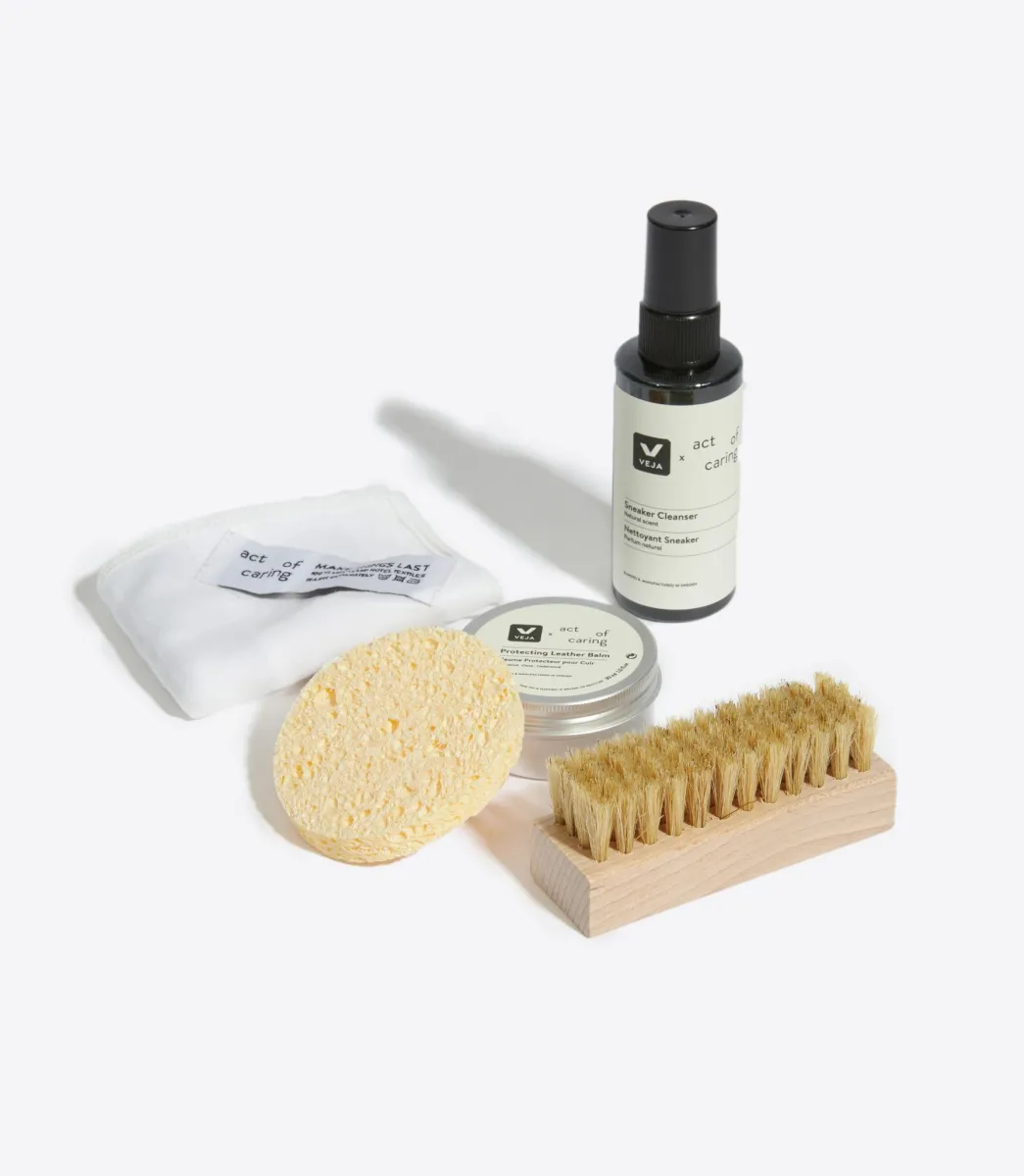 SNEAKER CARE KIT X ACT OF CARING>VEJA Store