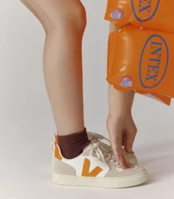 V-10 LACES LEATHER WHITE FURY ALMOND><noscript><img width=