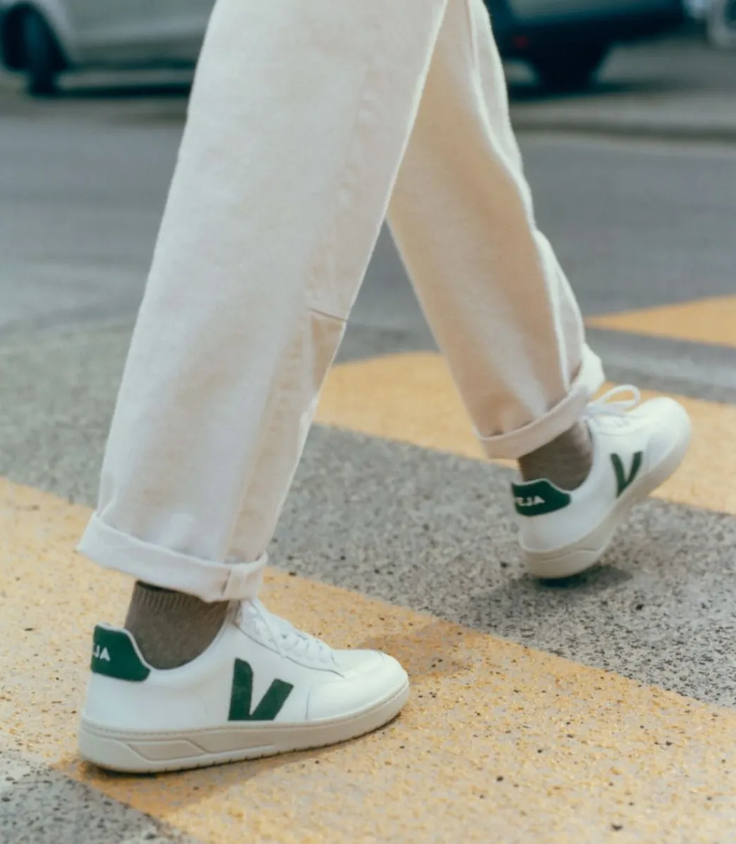 V-12 LEATHER WHITE CYPRUS>VEJA New