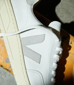V-12 LEATHER WHITE LIGHT GREY><noscript><img width=