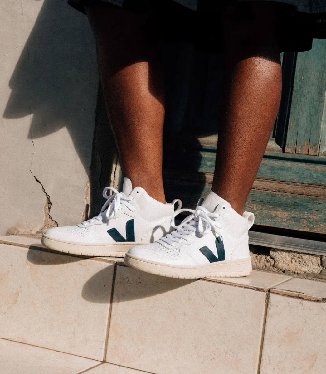 V-15 LEATHER WHITE NAUTICO>VEJA Hot