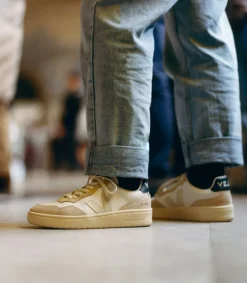 V-90 LEATHER WHITE PIERRE NAUTICO><noscript><img width=