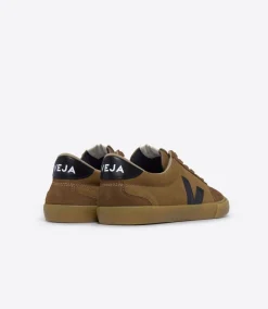 VOLLEY SUEDE CAMEL BLACK><noscript><img width=
